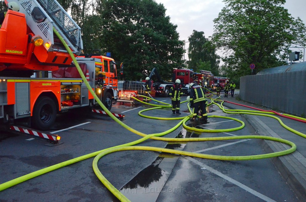 Grossfeuer Poco Lager Koeln Porz Gremberghoven Hansestr P416.JPG - Miklos Laubert